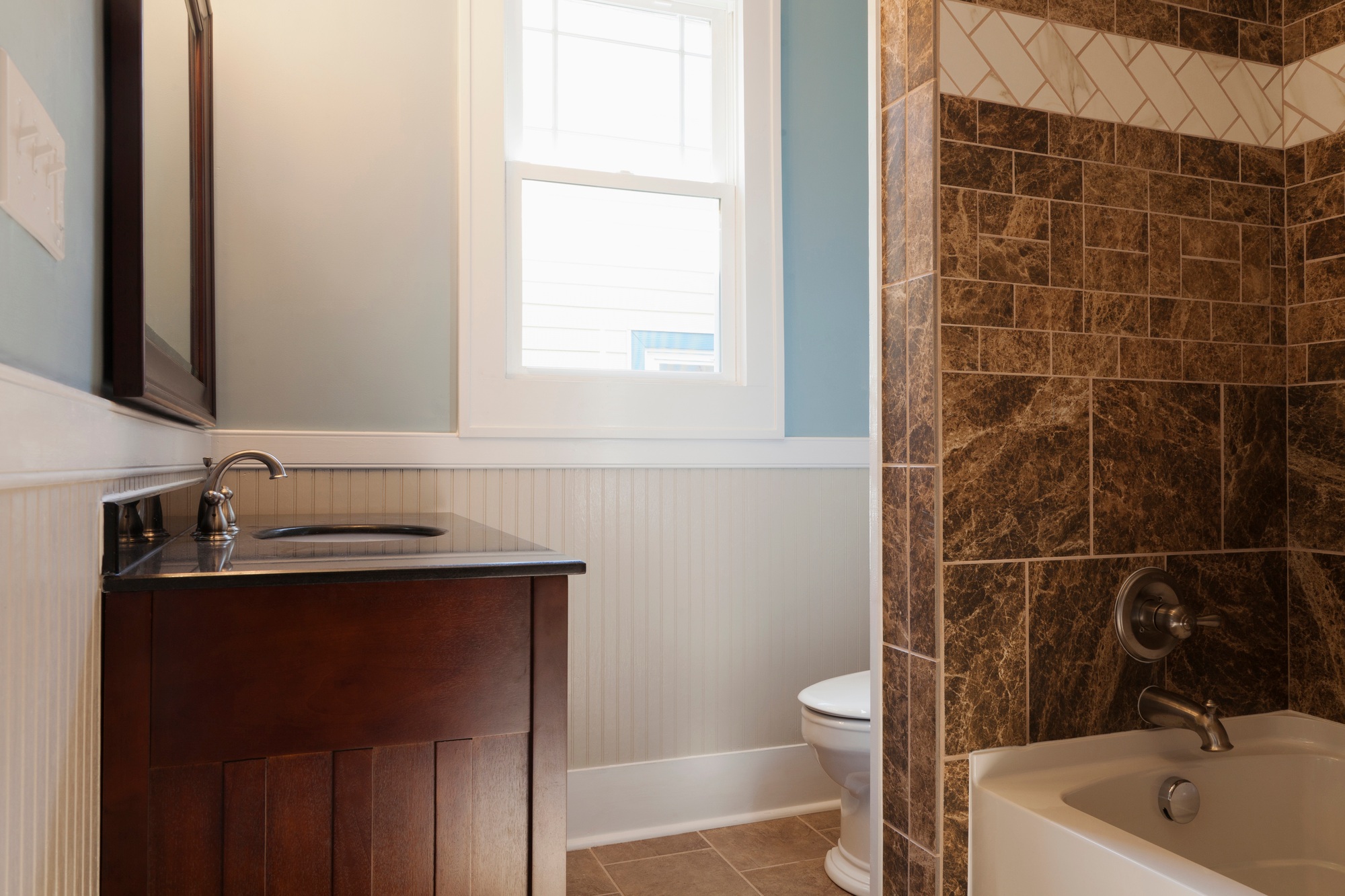 53990,Sink, bathtub and toilet in bathroom